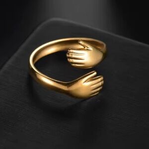 Retro Hand Hug Gold Ring